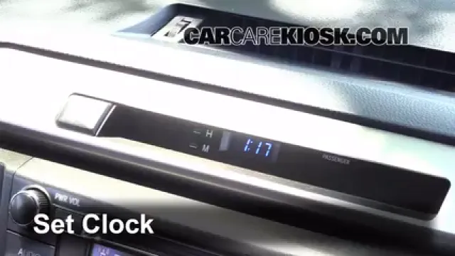 2013 Toyota RAV4 Limited 2.5L 4 Cyl. Horloge Régler l'horloge